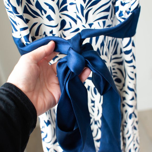 Ann Taylor Old Money Petites Size 2 Navy and White Dress - Picture 7 of 13